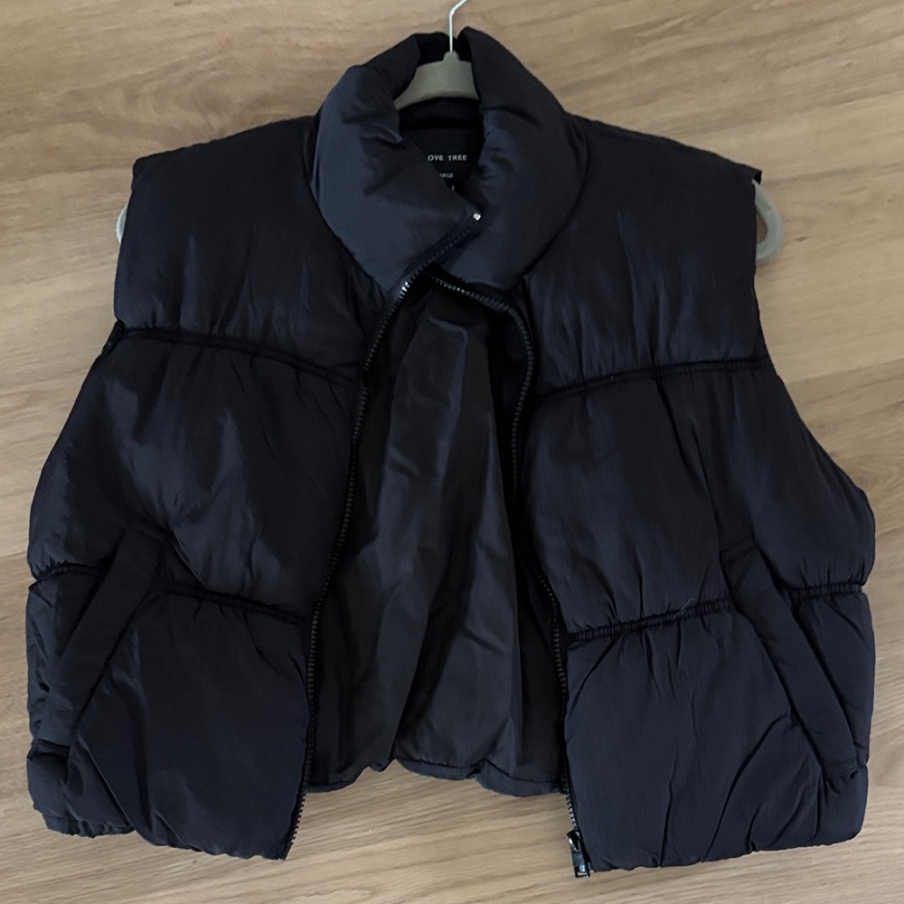 Women's Cropped Black Puffer Vest